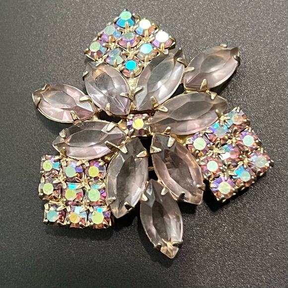 VINT Aurora Borealis Rhinestone Purple Glass Statement Brooch Flower Unsigned - Picture 1 of 8